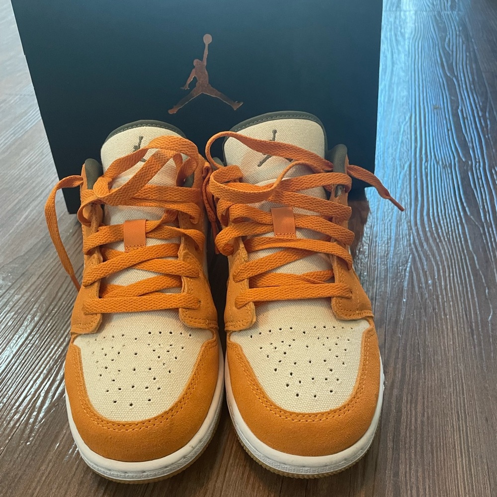 Air Jordan 1 Low “Light Curry”